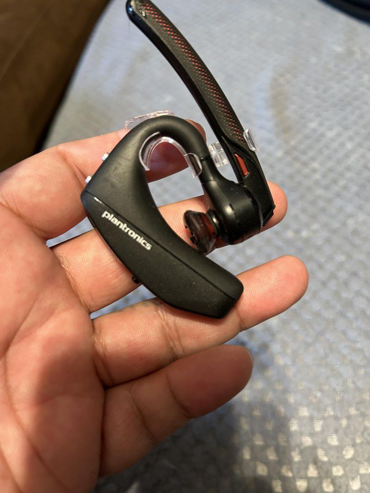 Plantronics Voyager 5220 Noise Cancelling Bluetooth Headset 