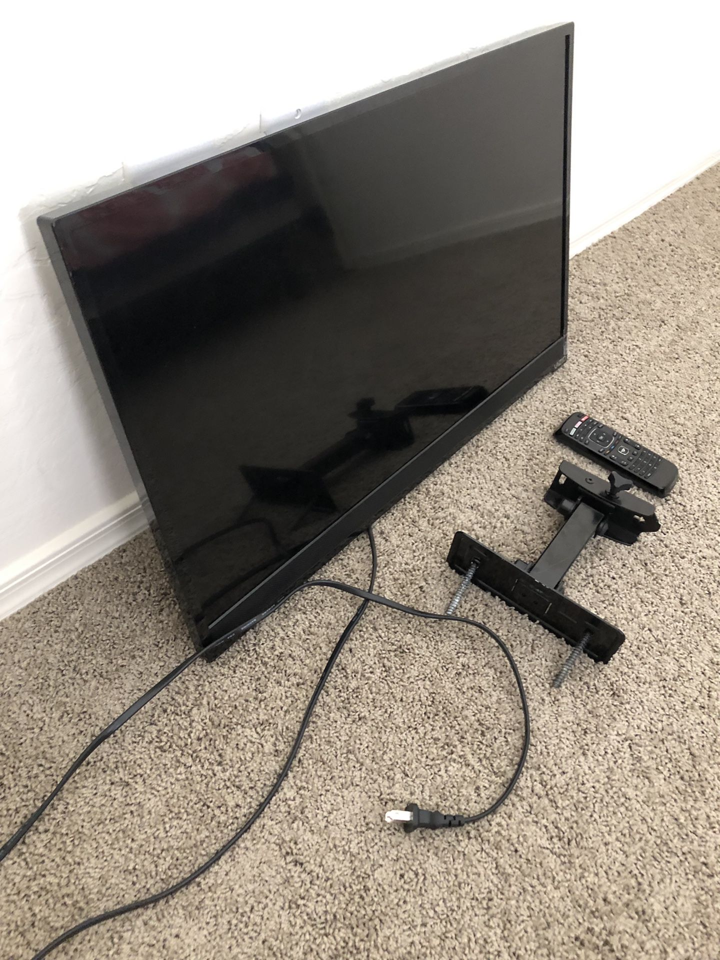 Vizio Smart TV 30inch with Wall Mount