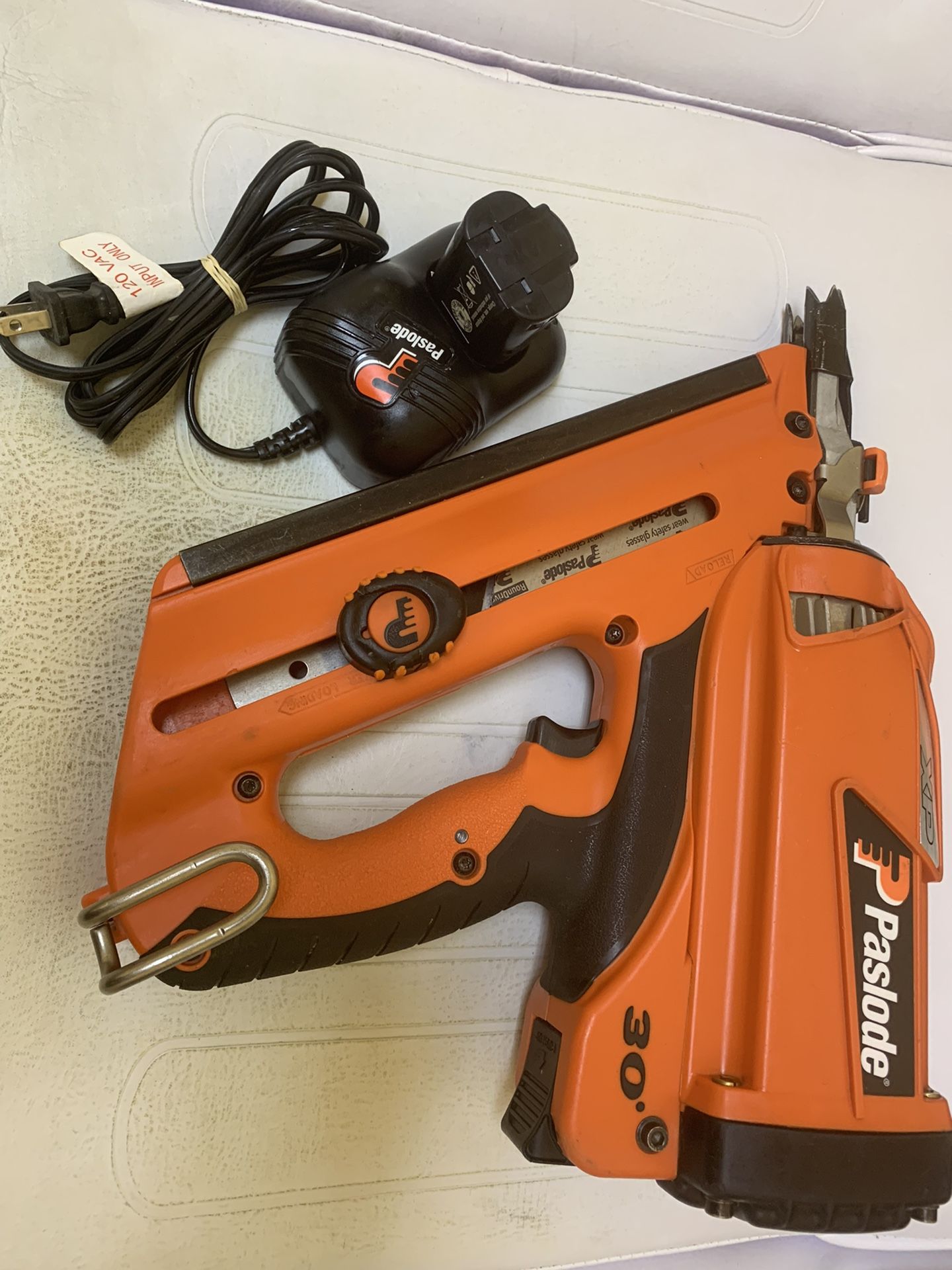 Paslode CF325XP Lithium-Ion 30° Cordless Framing Nailer