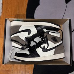 Air Jordan 1 Men's Dark Mocha Retro High Top US Size 10 VNDS OG ALL