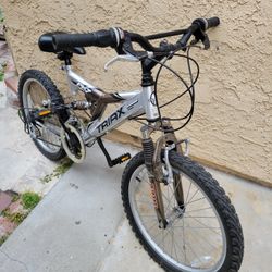 Triax PK7 Bicycle In Tulsa OK Item HY9470 Sold Purple Wave 44 OFF