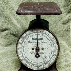 Old Kitchen Scale 