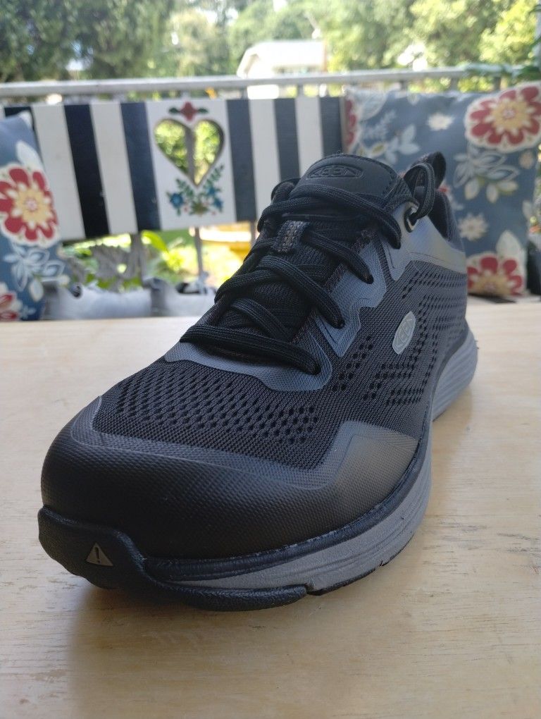 (Sizes 6.5-7 Men's/7.5-8 Women's) New, unboxed. Keen Men's Sparta II Work Shoes - Aluminum Toe