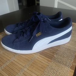 Selling 2 Women’s Puma Sneakers 6.5 , Barely Worn! 