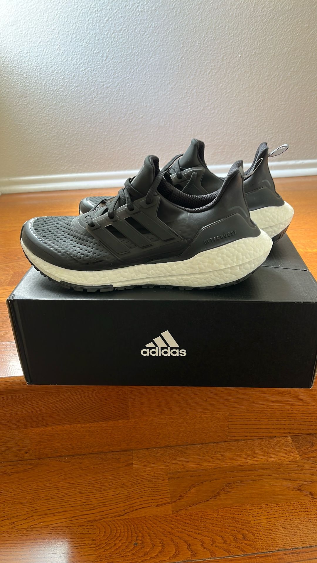 Ultraboost 21 COLD.RDY Adidas , Never Worn , Man 10 Woman 11 Size.