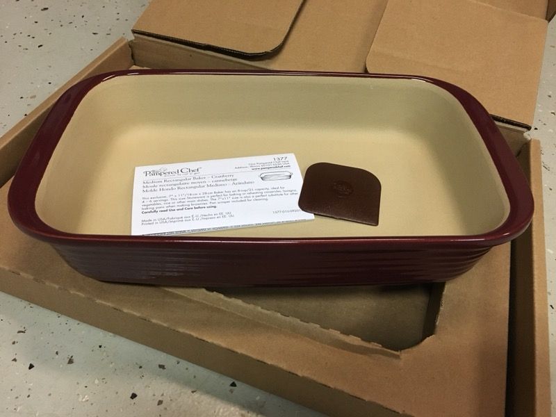 NEW Pampered Chef Cranberry Glazed Medium Rectangular Stone Baker