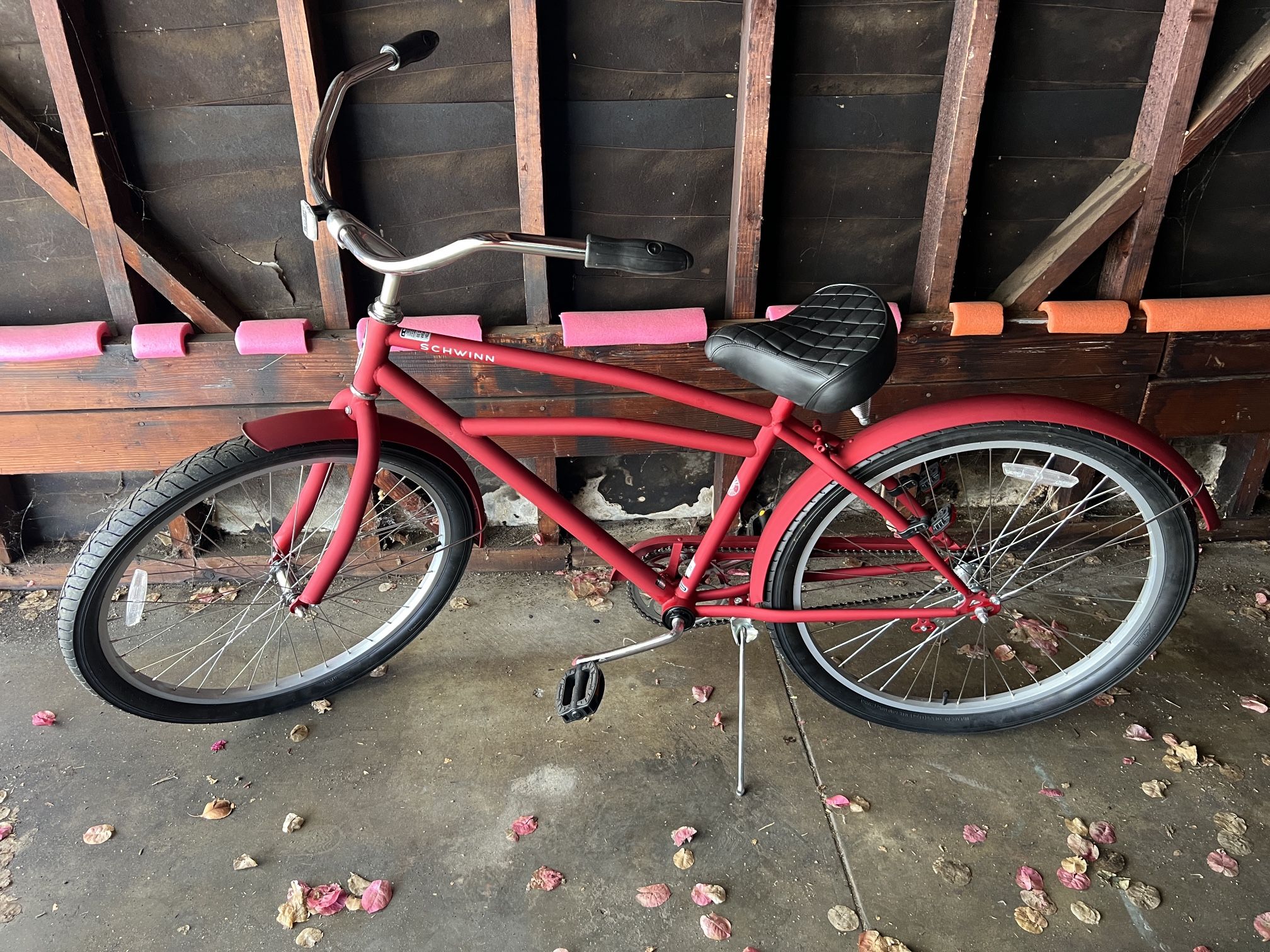 Schwinn Huron Cruiser Bike, Red, Tire size Bike 26 x 2.125