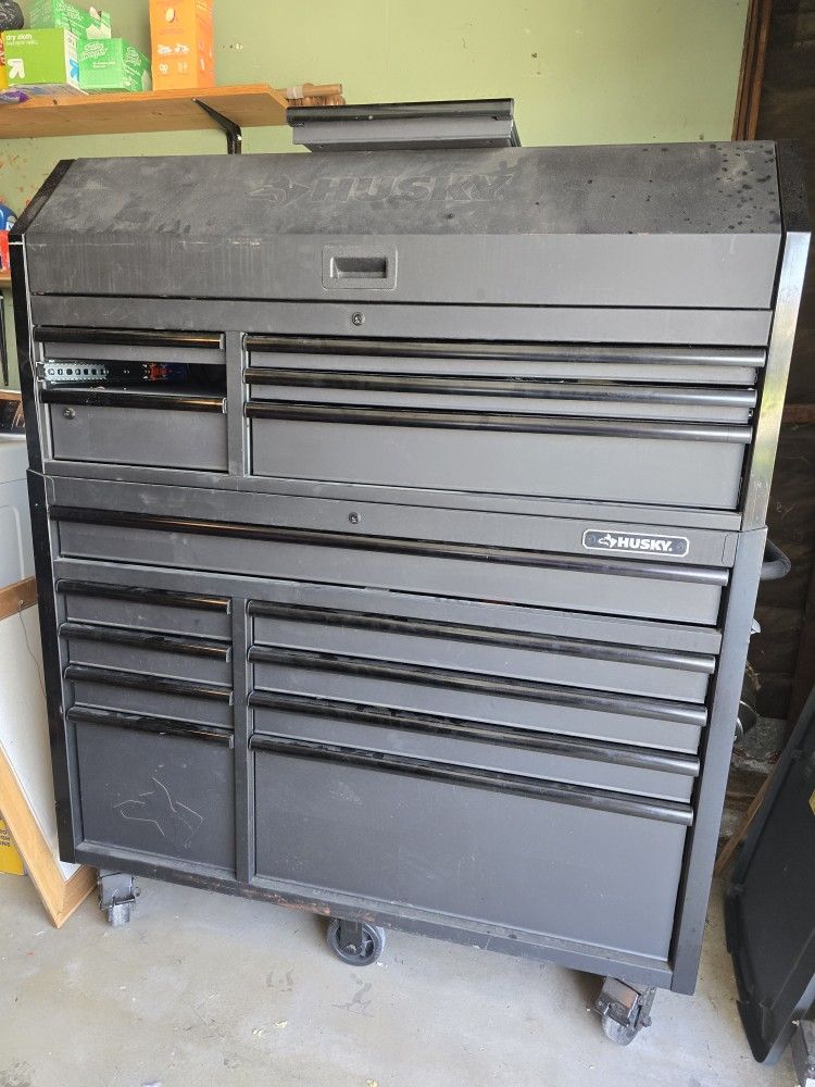 Husky Heavy Duty Rolling Tool Chest