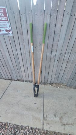 Posthole digger