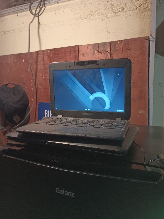 Bundle Laptop + Dvdplayer