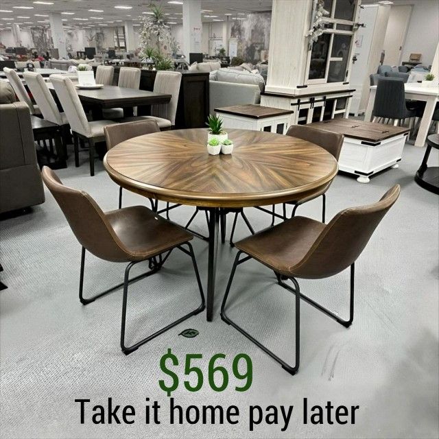 "Round Table, Warm Atmosphere: Centiar Dining Room Set"