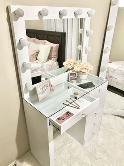 New Hollywood Vanity Set 