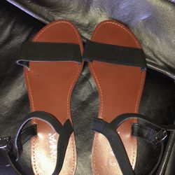 Woman’s Sandals Size 8-1/2