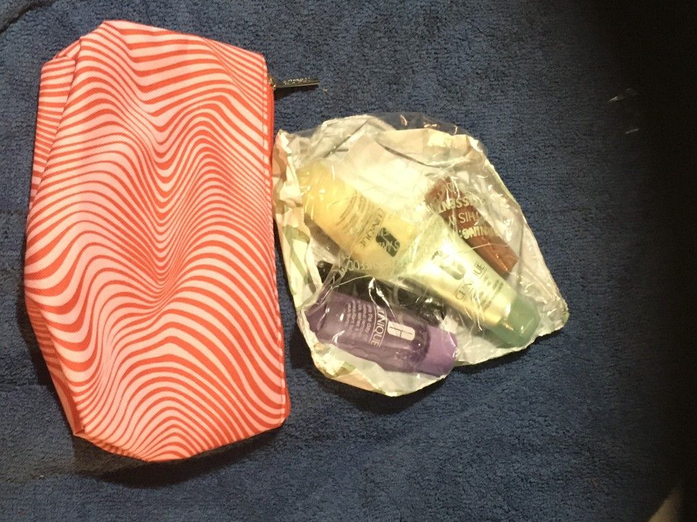 CLINIQUE MAKEUP BEAUTY LOT OF 5 WITH POUCHE BAG