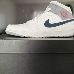 Jordan 1 Mid - Size M11