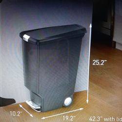 Simple Human 40 Liter SLIM KITCHEN STEP TRASH CAN with LOCK, GRAY 13 Gal. Bag.  Retail $75. PICK-UP Qns PAY $35firm. 