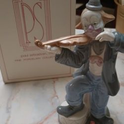 Fine Porcelain Figurine 