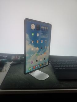 iPad Pro (12.9-inch) (4th generation) And Apple Pencil