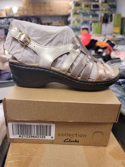 Shoes. CLARKS. SIZE 6. WOMEN SHOES