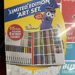 Crayola 115 Pieces Art Set