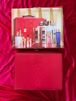 New Estée Lauder Travel Case