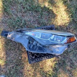 19 Toyota Corolla OEM Original Lt Driver Side Headlight