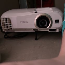 EPSON Projector - PowerLight Home Cinema 2040