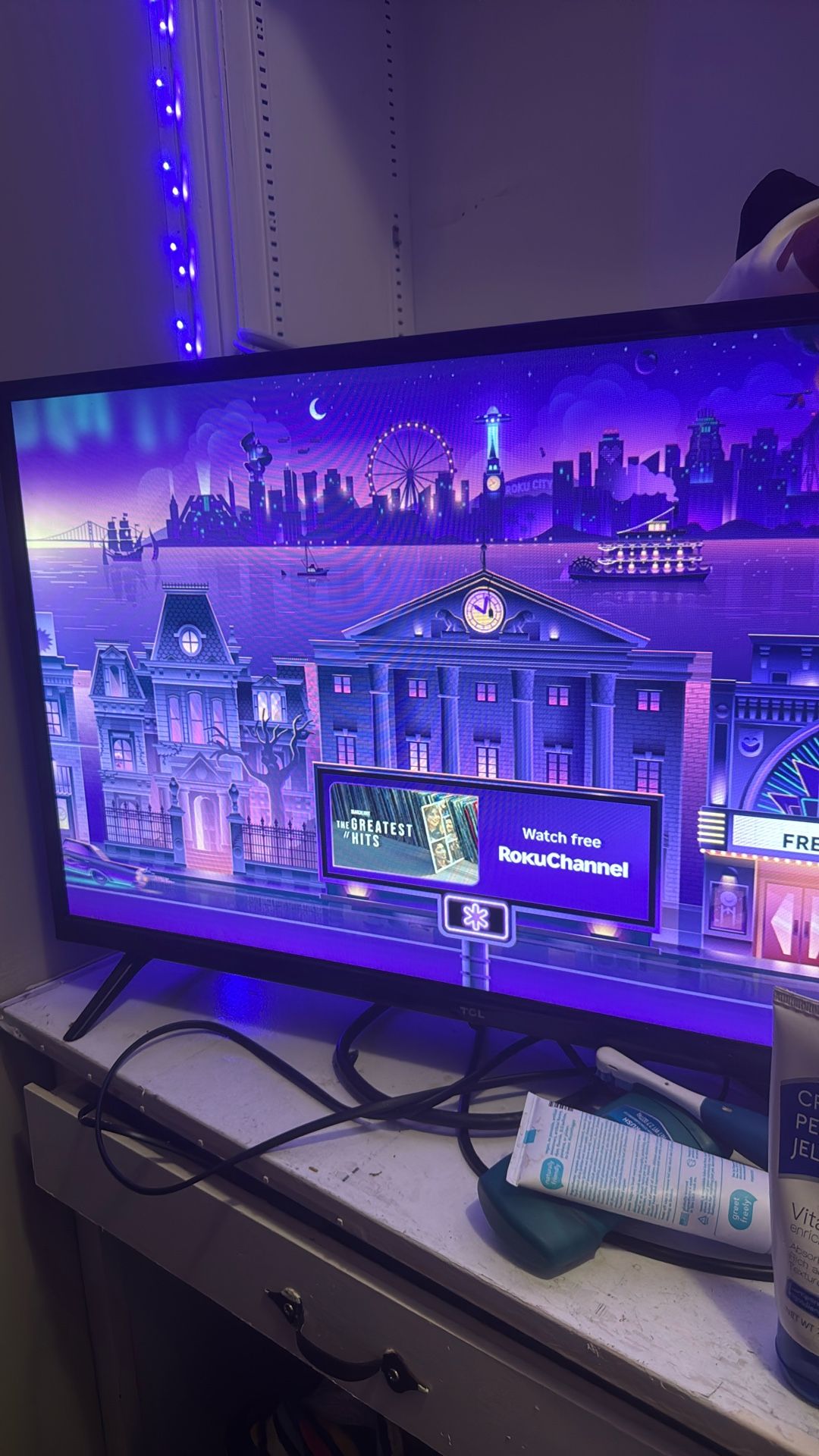 Selling Tcl Tv