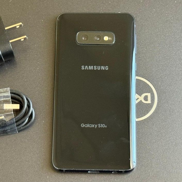 Samsung Galaxy S10e , 128GB  , Unlocked   for all Company Carrier ,  Excellent Condition  Like New 