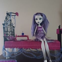 Monster High Spectra Bed And Doll 