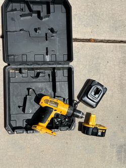 DEWALT 1/2  VSR Cordless Hammer Drill