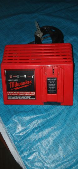 Milwaukee Single Battery Charging Unit.