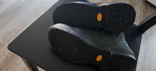 Snap on steel toe none slip shoes