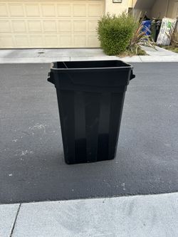Rubbermaid Commercial Products Slim Jim Plastic Rectangular Trash/Garbage Can