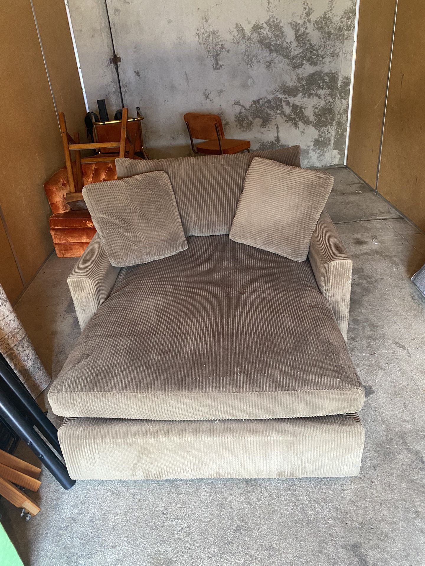 Crate And Barrel Oversized Lounge Chair