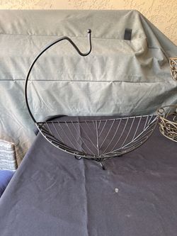 Metal Wire Fruit Basket with Banana Hook