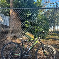 Trek 3500 Mountain Bike - 26” wheels - Bicycle Aluminium Medium frame