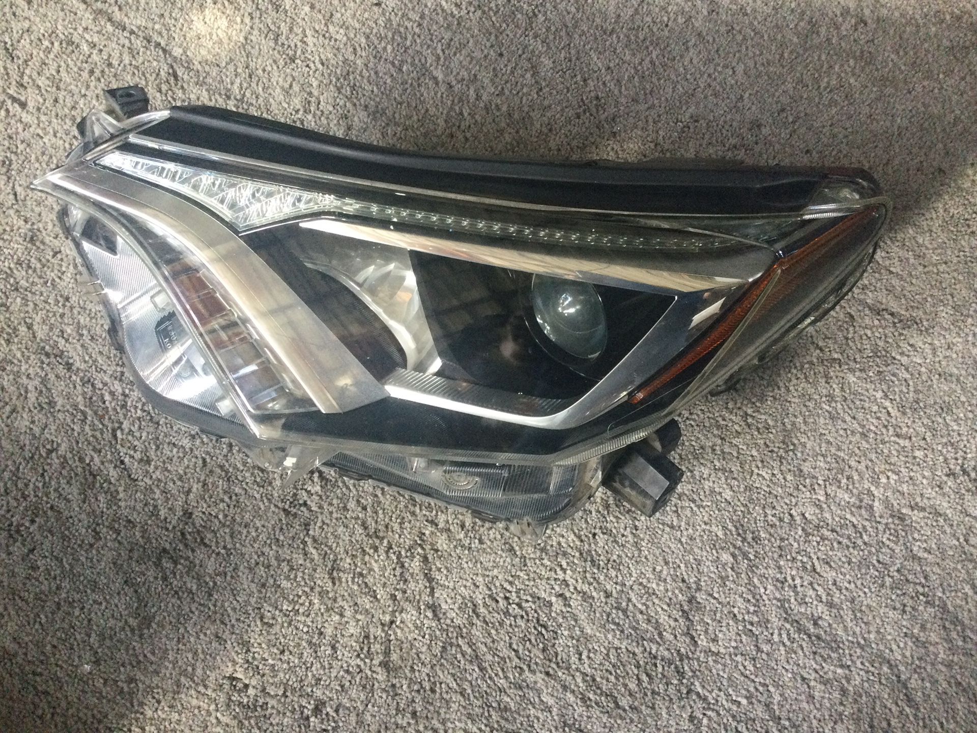 2016 2017 2018 Toyota Rav4 Headlight