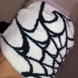 MAISON Spider Beanie White