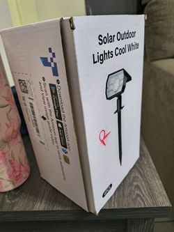 Solar yard light 4pk