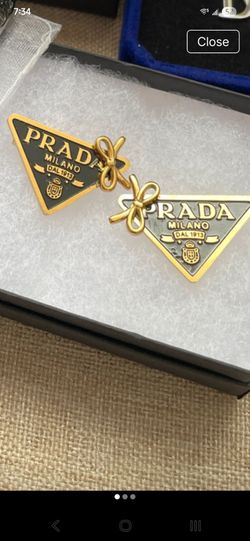Black triangle earrings with bows