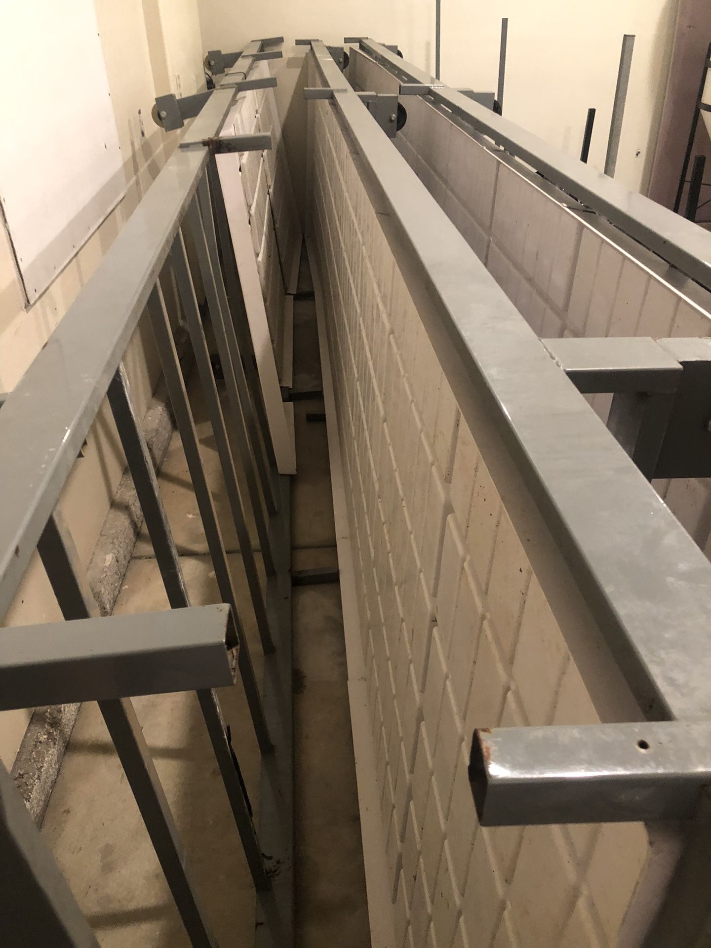 Hydroponics Rolling Tables And Trays 16 And 18 Foot