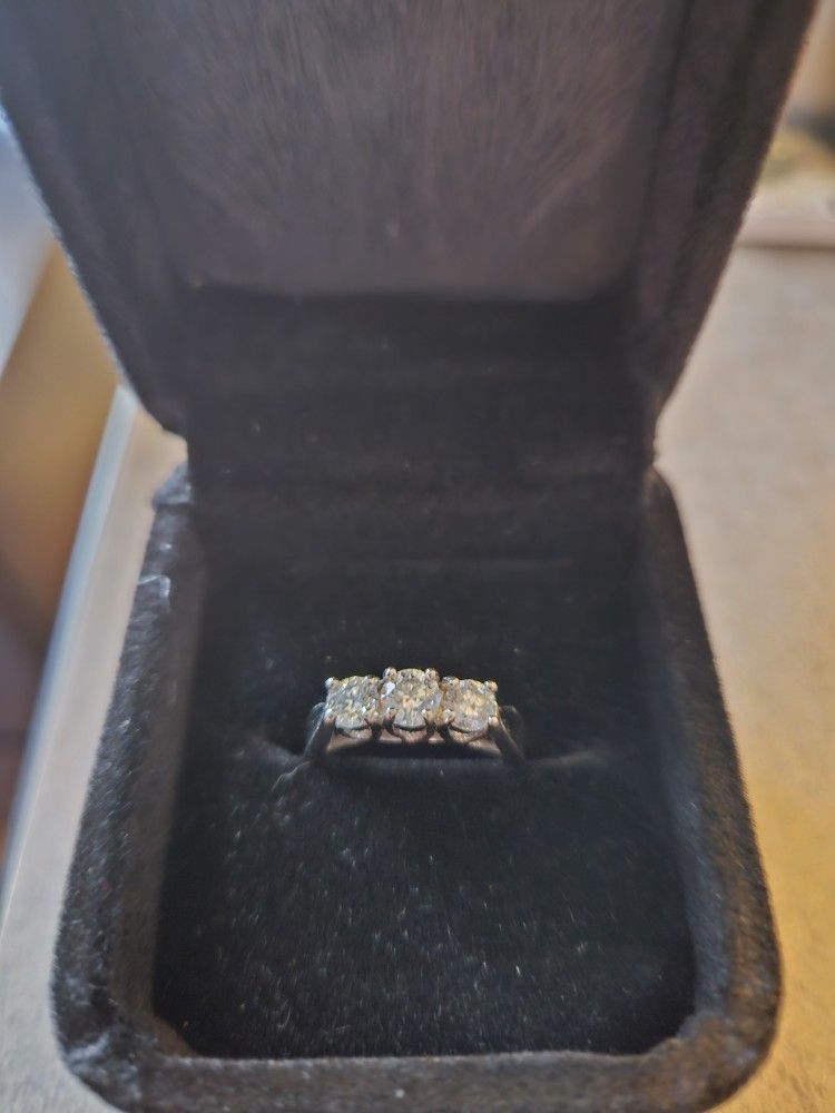1.21 Carat 3 Diamonds