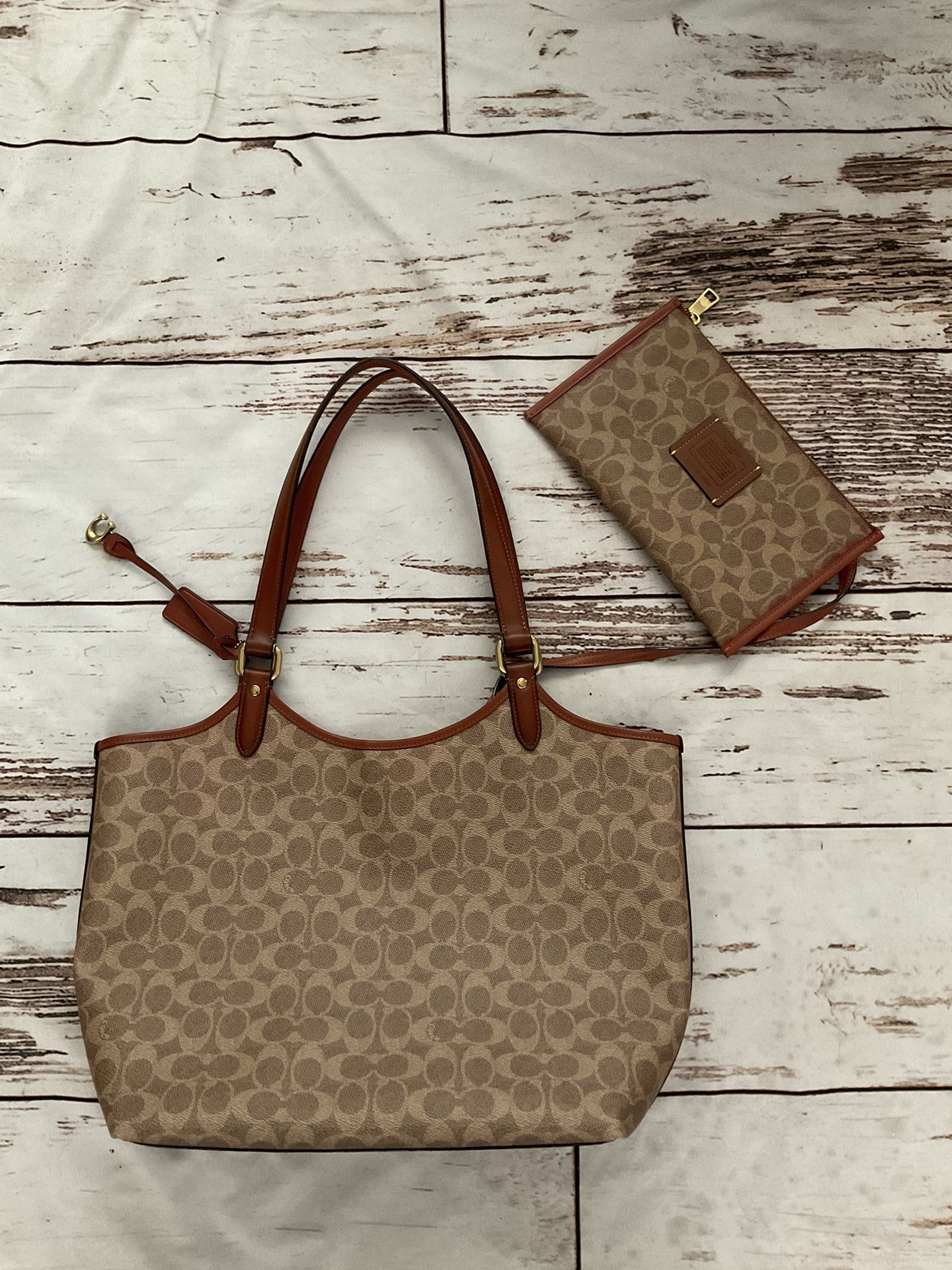 COACH LARGE DAY BAG TOTE AND POUCHETTE