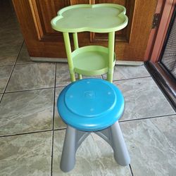 TODDLER ACTIVITY TABLE AND CHAIR