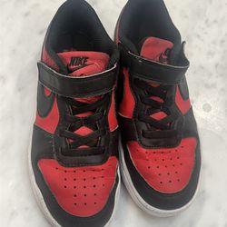 Nike Kids 13.5c Red and Black Nike Court Boroughs