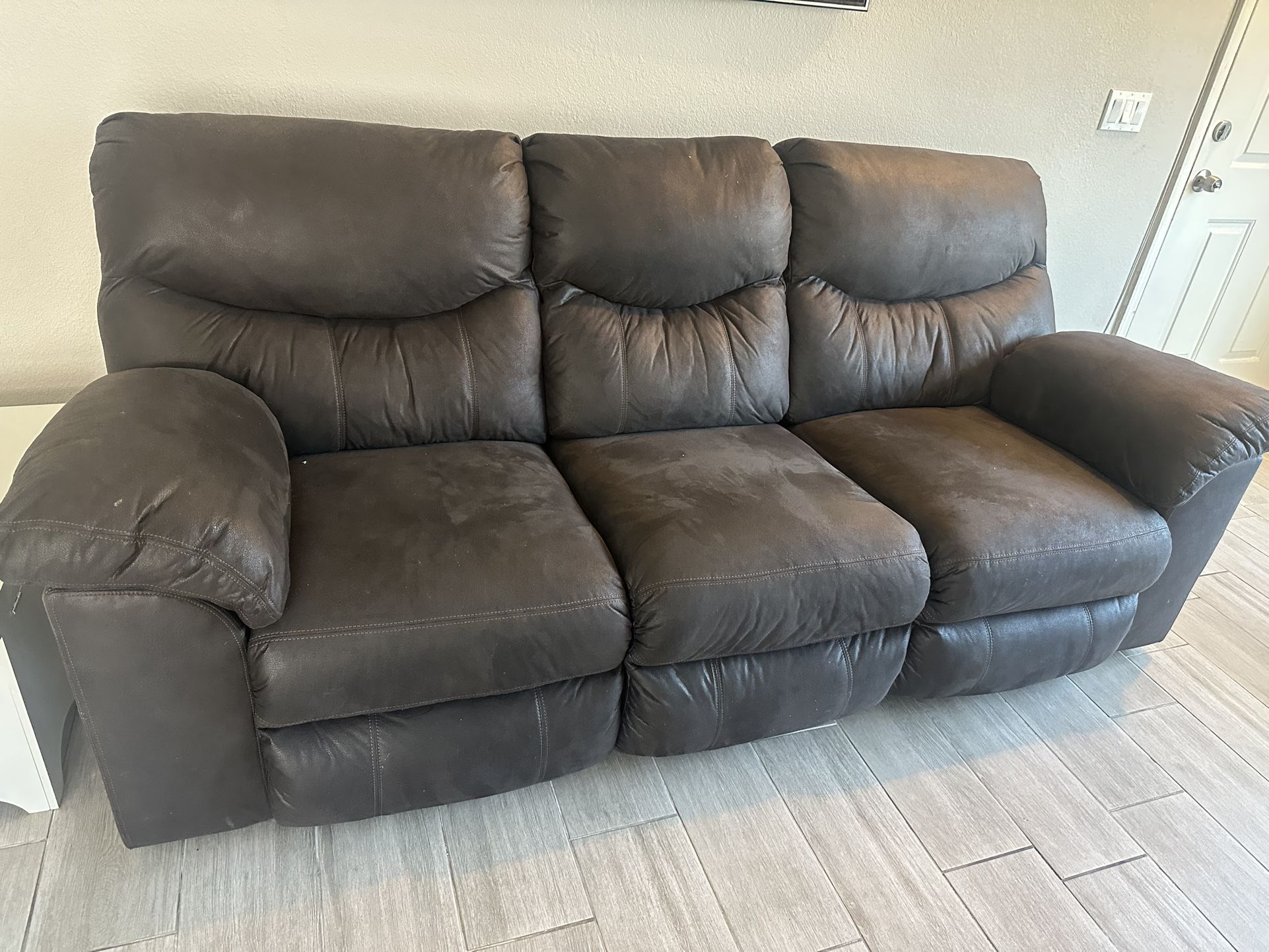 Duel Recliner Sofa And Duel Recliner Love Seat With Console