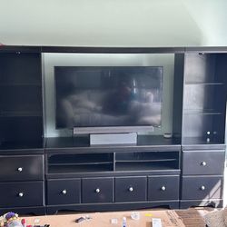 Entertainment center