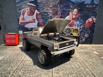 Custom M2 Chevy Squarebody Lifted Build – Dark Grey w/ Peanut Butter Interior (1:64)