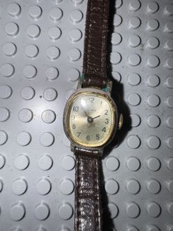 Vintage Timex Quartz Watch Brown Leather Strap Round Face Untested